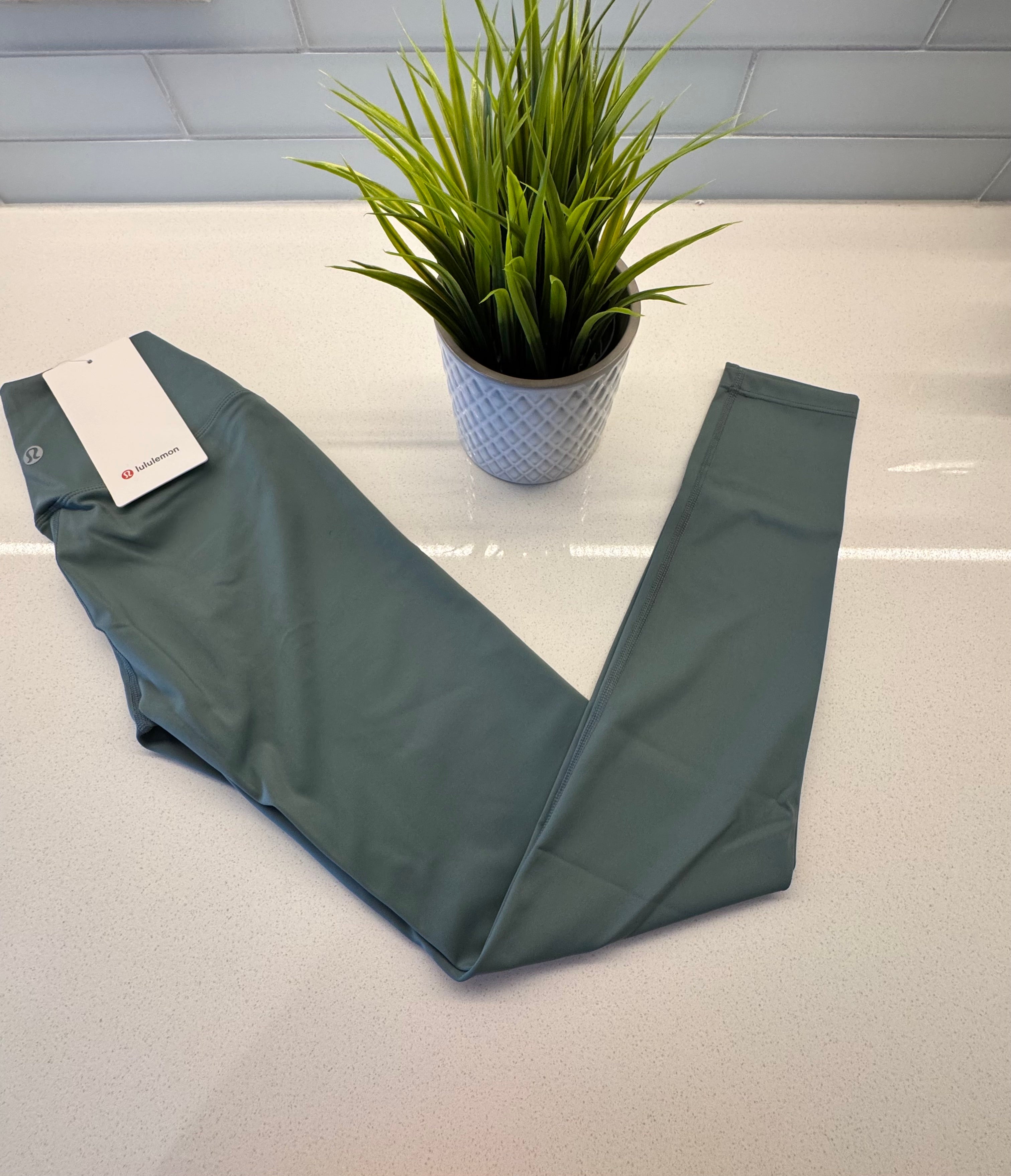 Moss Green I NWT  🏷️ I  LuLuLemon Athletica Define Women’s 2-Piece Set