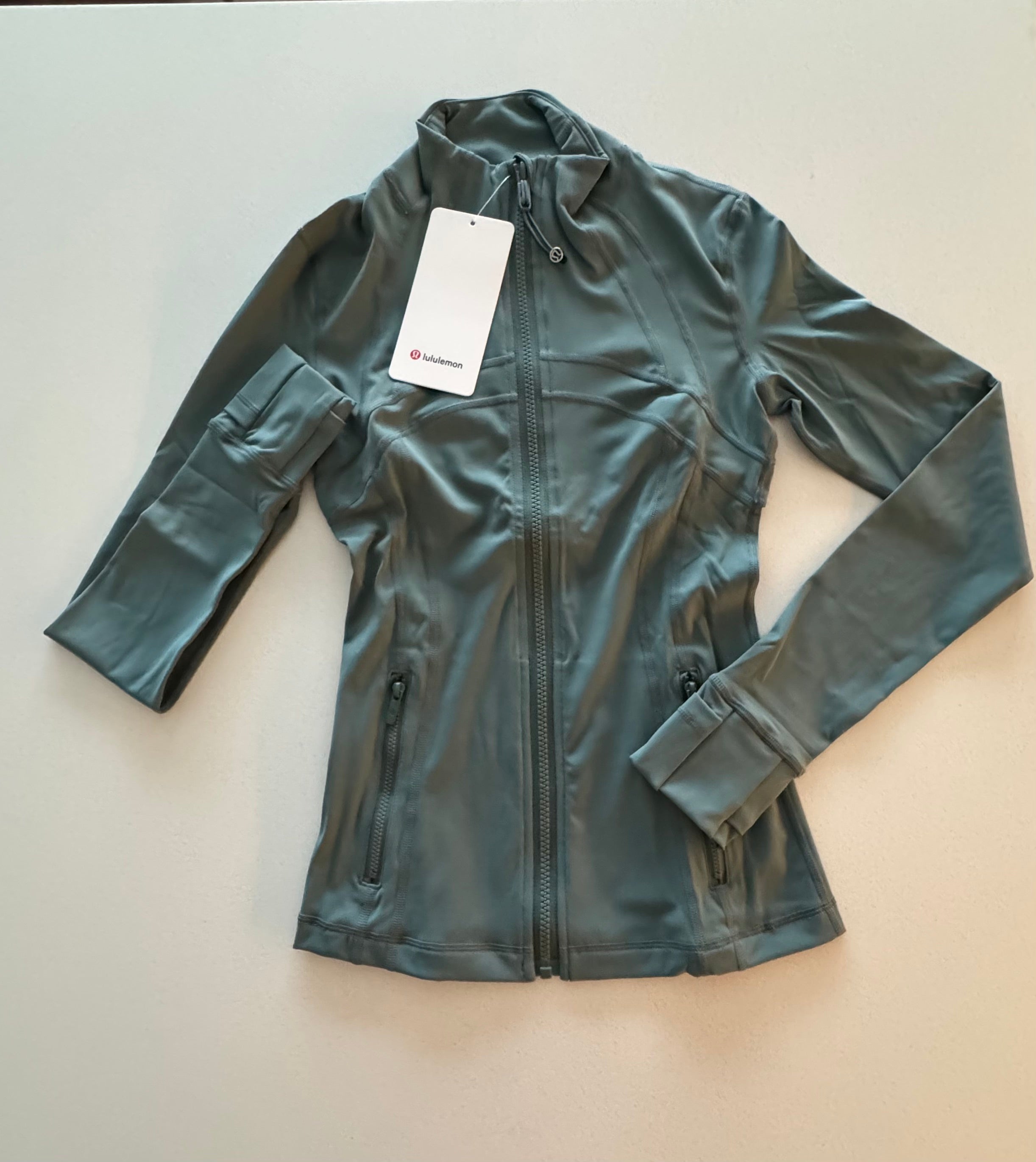 Moss Green I NWT  🏷️ I  LuLuLemon Athletica Define Women’s 2-Piece Set