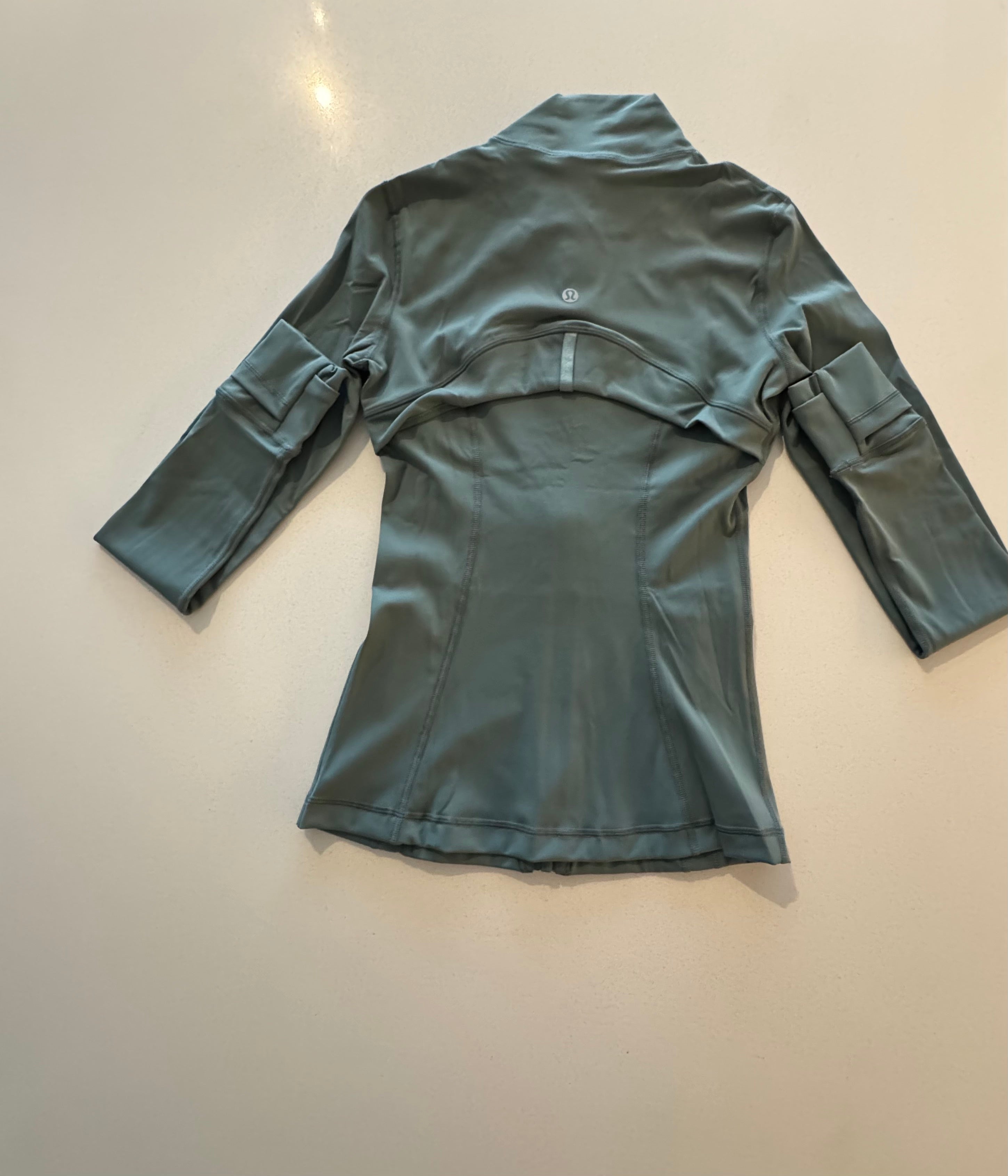 Moss Green I NWT  🏷️ I  LuLuLemon Athletica Define Women’s 2-Piece Set